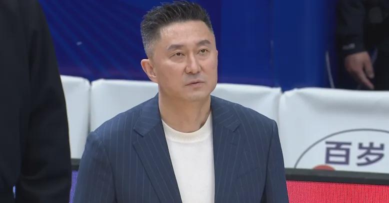 雨燕直播杜锋离任主教练，一个时代结束了